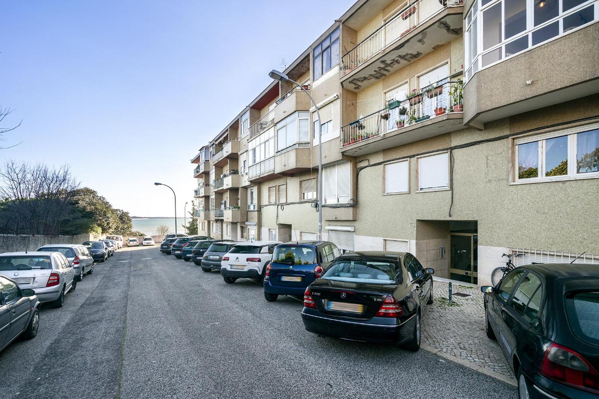 Whome Peaceful Family Away From Noise Apartment Alges